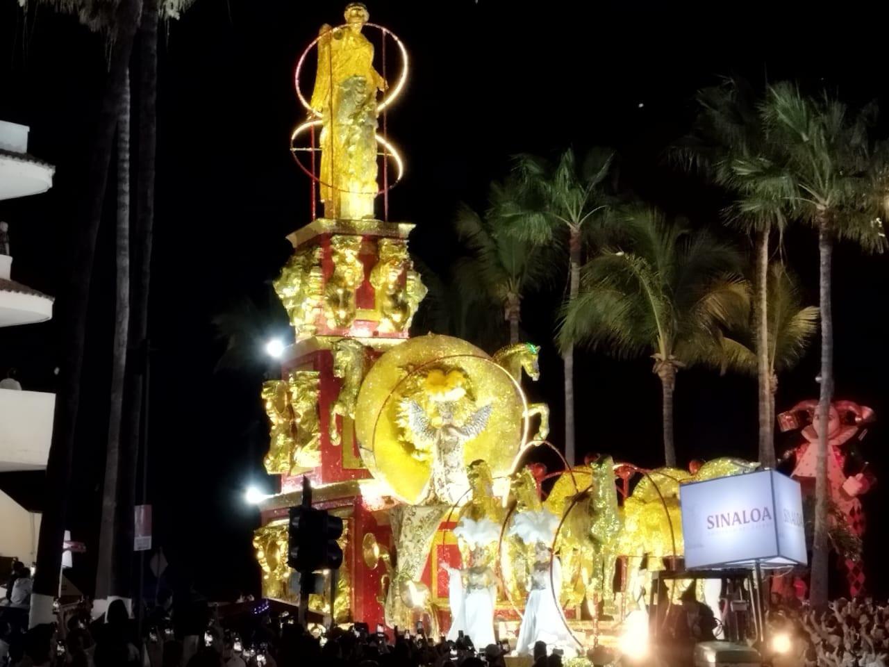 $!A ritmo de tambora se vivió el primer desfile del Carnaval de Mazatlán 2026