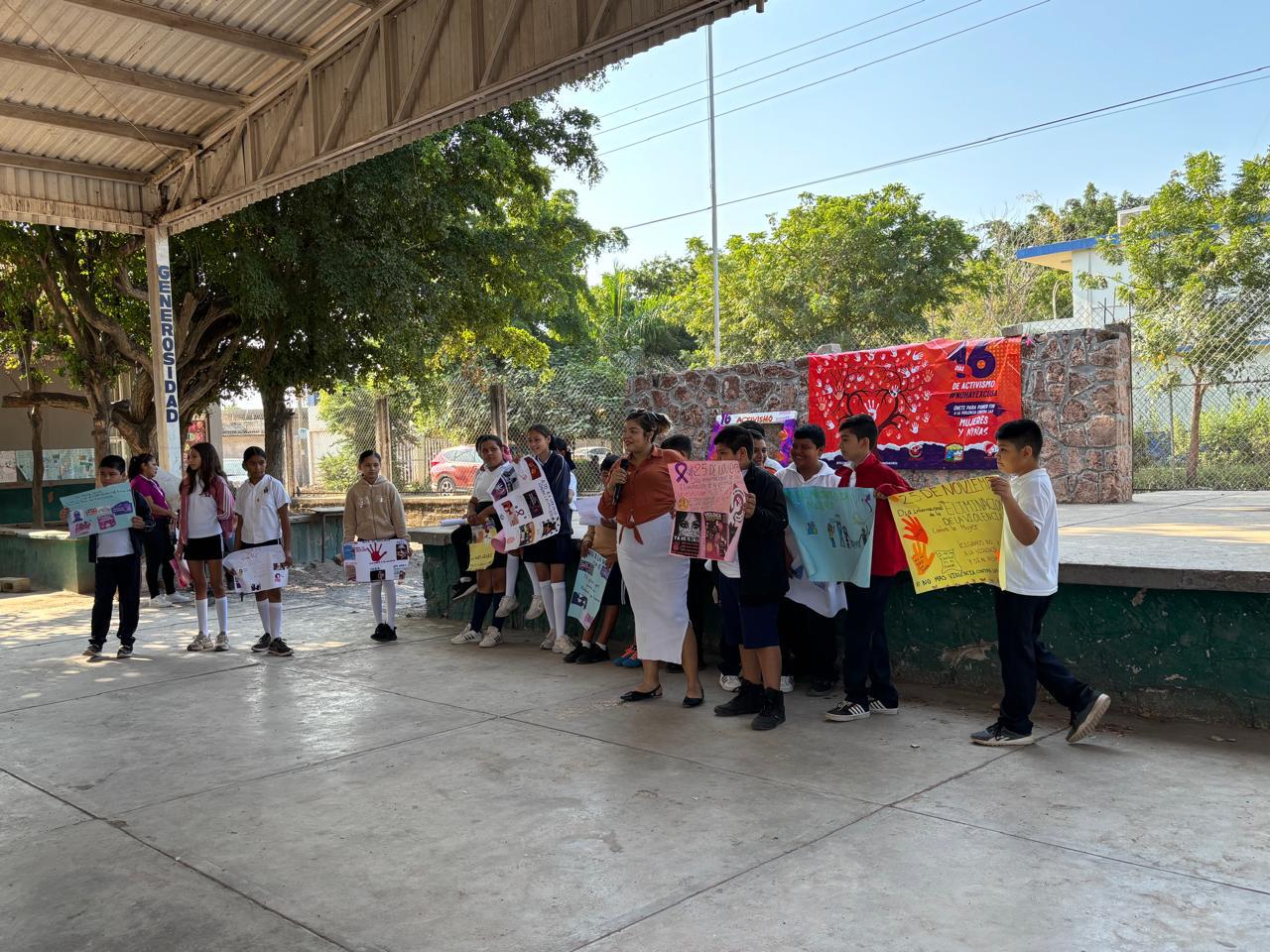$!Conmemoran con carteles Día de la Eliminación de la Violencia contra la Mujer en Isla del Bosque, Escuinapa