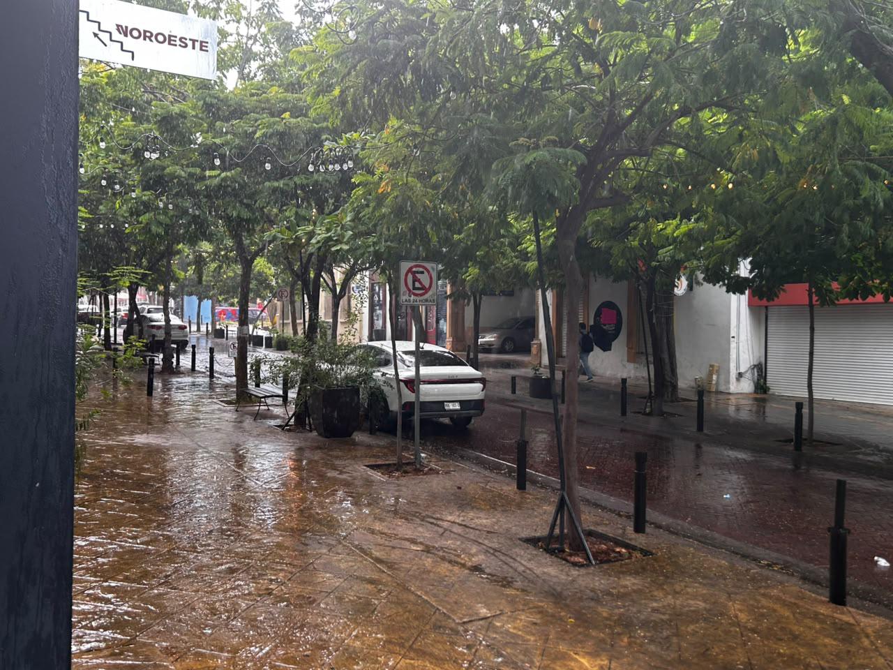 $!Se registran lluvias en el Centro de Culiacán; Protección Civil prevé posibles cambios de intensidad