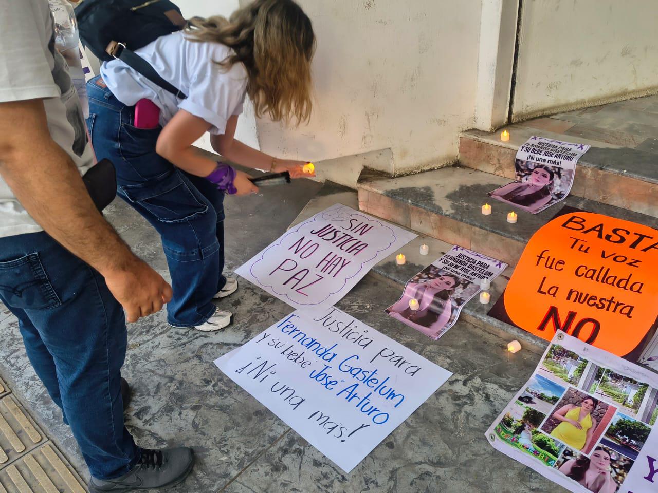$!Exigen justicia por el asesinato de María Fernanda y su bebé en Los Mochis