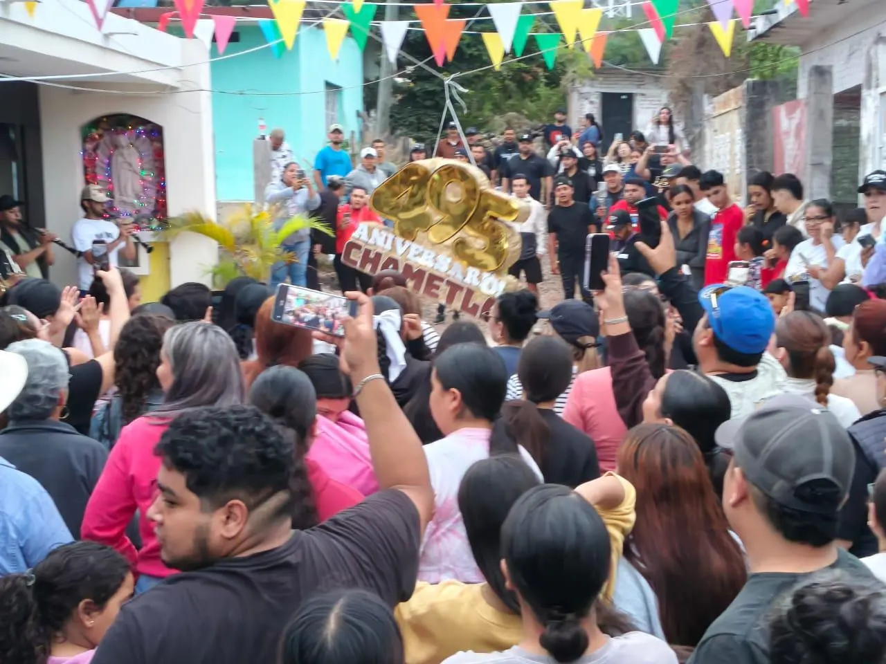 $!Arranque de festejos en Chametla aumenta en la asistencia un 30%