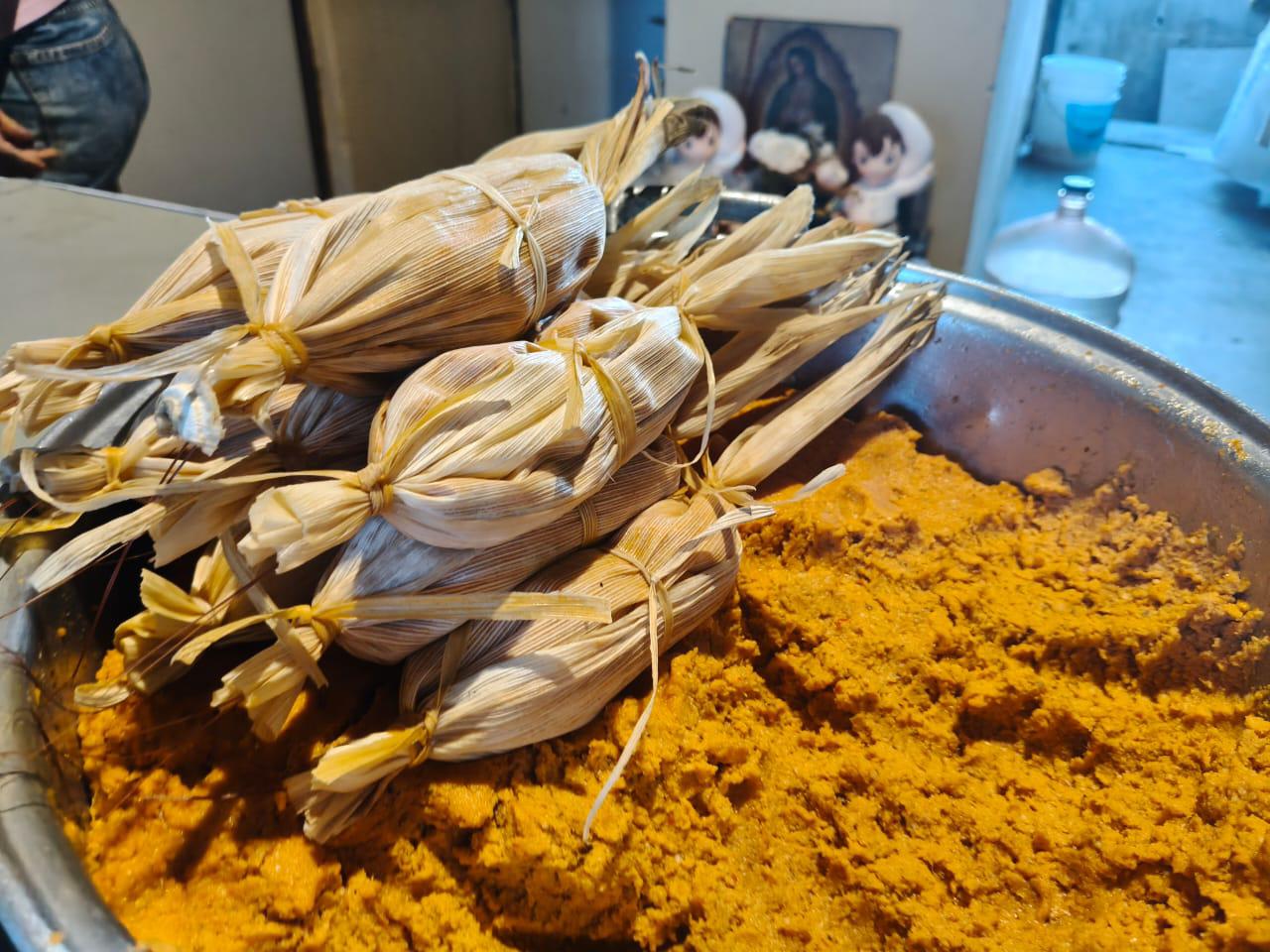 $!Desde hace 15 años, ‘Monse’ se ha dedicado en Rosario a la elaboración de tamales en la fiesta de San Juan