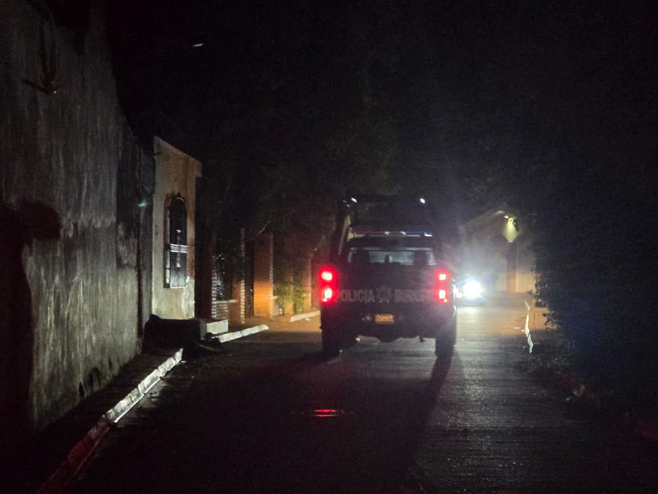 $!Ante robos en Rosario, vecinos llaman a atender luminaria en callejón