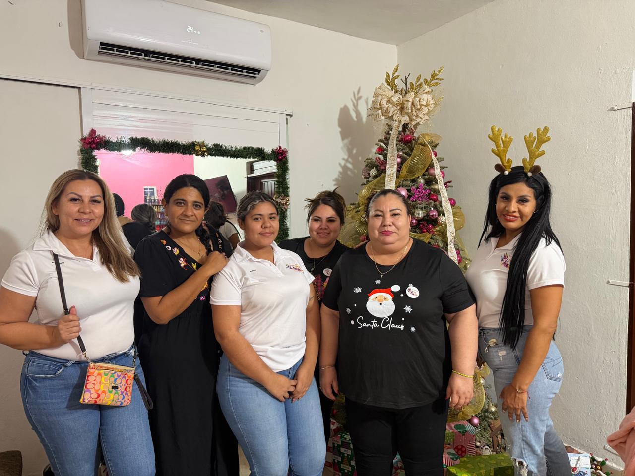 $!El grupo ‘Regalando Sonrisas’ lleva cenas navideñas a familias de Rosario