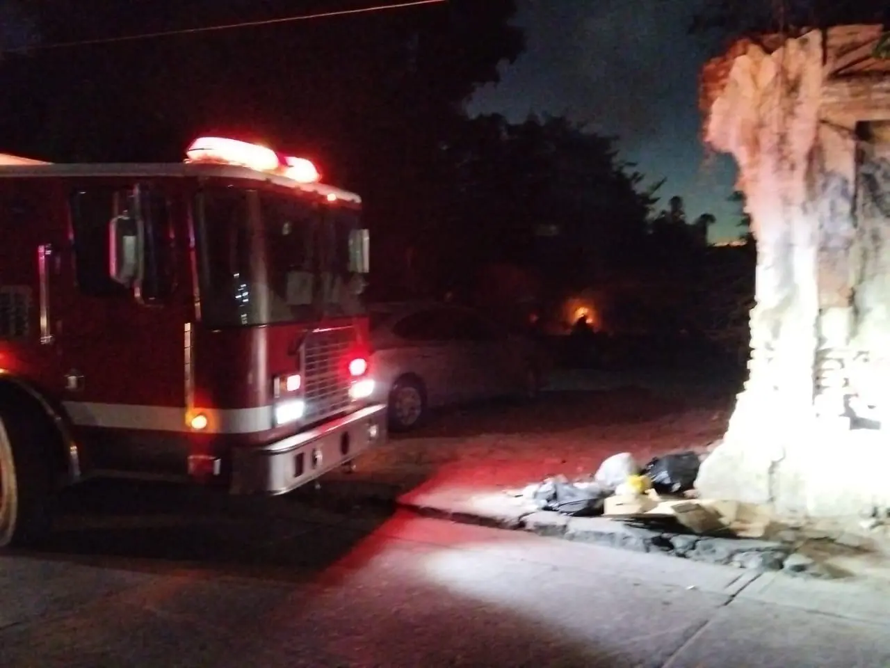 $!Reportan tercer incendio consecutivo en lote baldío del Centro de Rosario