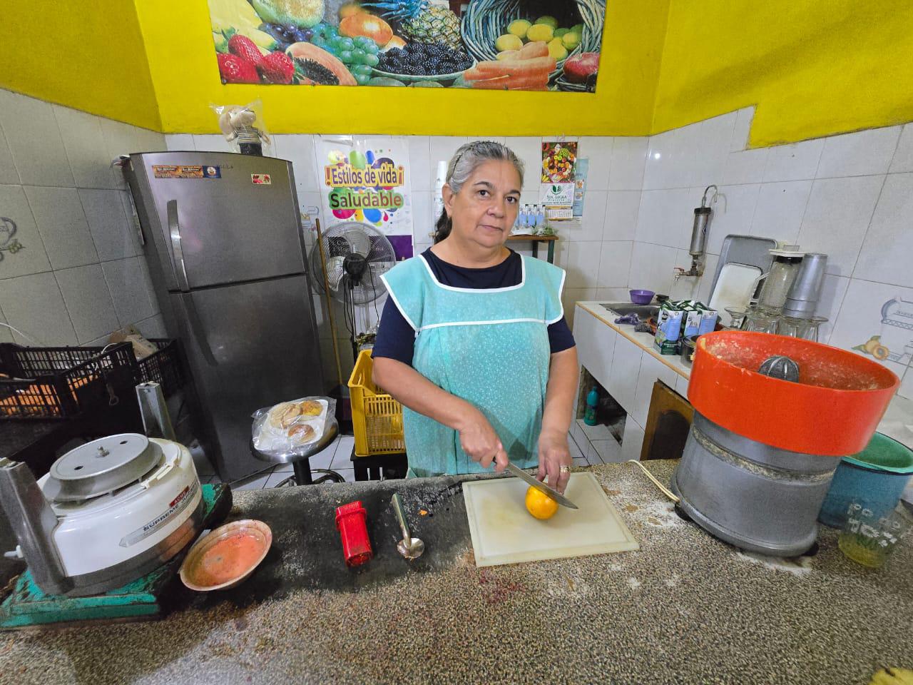 $!Lupita mantiene vivo el legado de jugos en el mercado de El Rosario