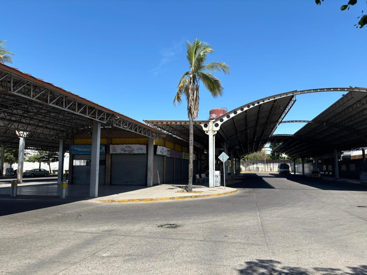 $!Central de autobuses de Culiacán luce baja afluencia en Jueves Santo