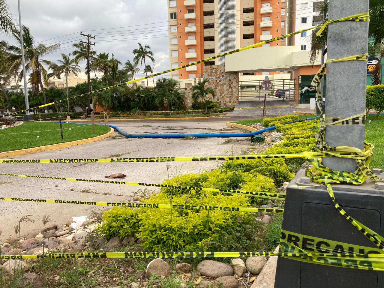 $!Corren aguas negras en la Sábalo-Cerritos, en Mazatlán; aunque hay denunciado, no resuelven