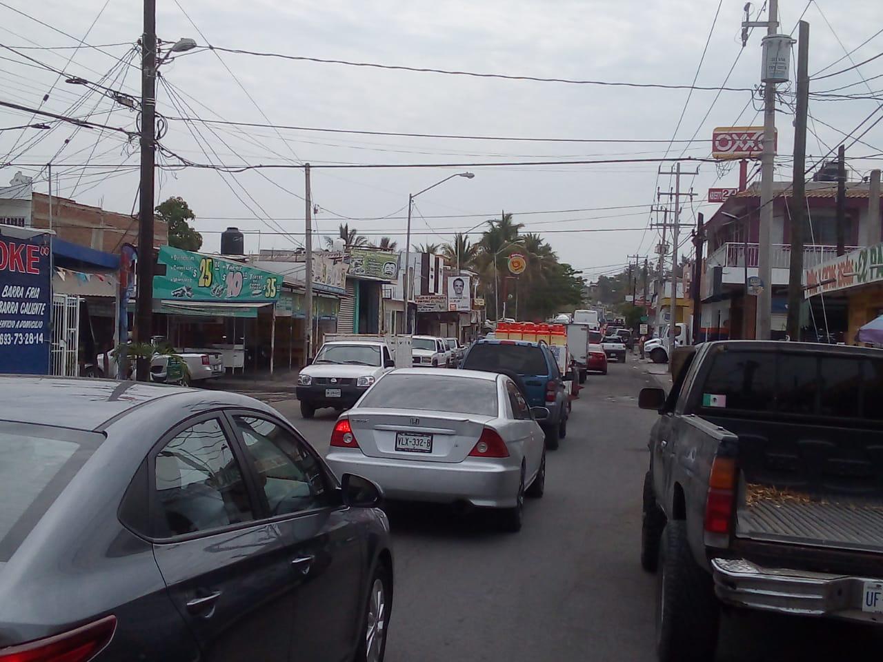 $!En la Gabriel Leyva, en Mazatlán, dejan un solo carril para transitar hacia el Centro