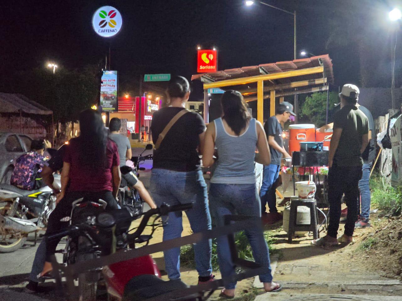 $!Sin frío pero para el antojo, en Rosario inician con venta de antojitos ‘decembrinos’