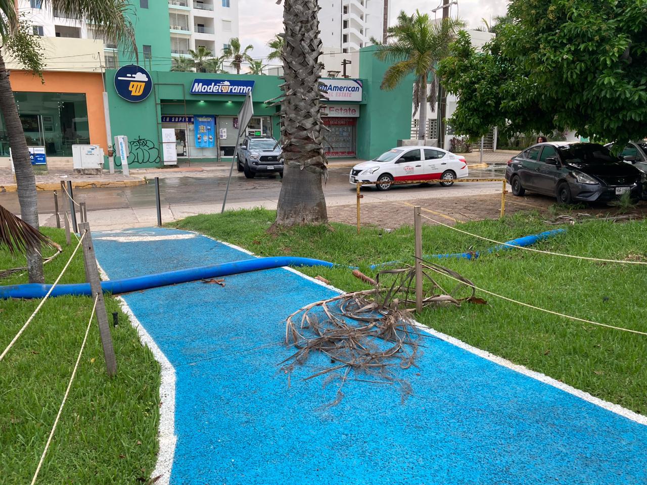 $!Corren aguas negras en la Sábalo-Cerritos, en Mazatlán; aunque hay denunciado, no resuelven