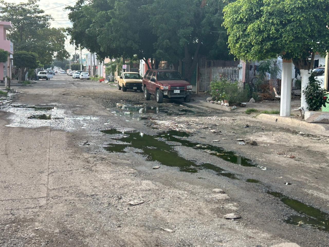 $!Vivir entre aguas negras por décadas ya provoca daños estructurales en viviendas de Barrancos