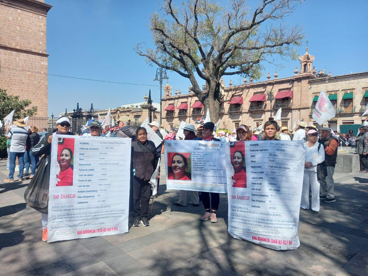 $!La familia de Cristian Paola Pérez Pérez durante una marcha en Morelia.