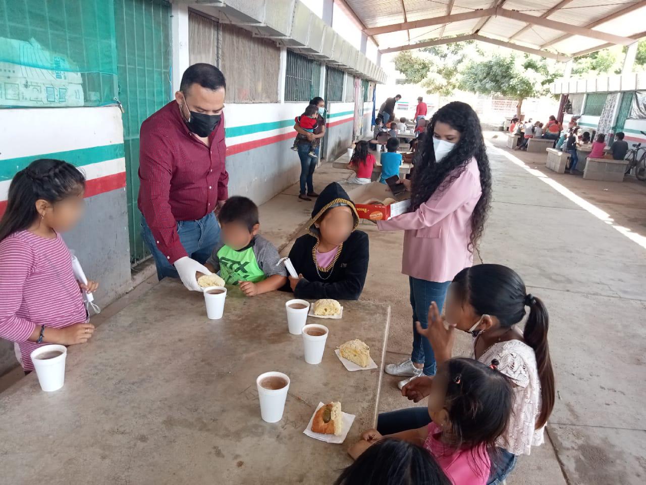 $!DIF Municipal parte Rosca de Reyes en Asilo de Ancianos y Albergue de Isla del Bosque, en Escuinapa