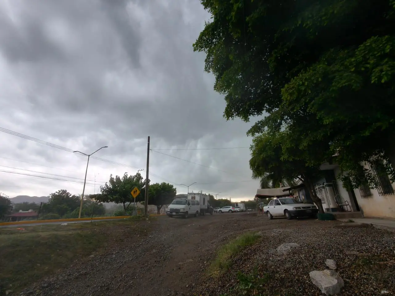 $!Se registran lluvias en Rosario acompañadas de viento, actividad eléctrica y apagones