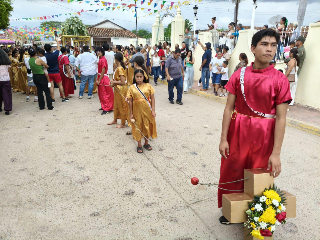 $!Ni la lluvia ‘apagó’ su fe; celebran a la Virgen de Loreto en Cacalotán, en Rosario