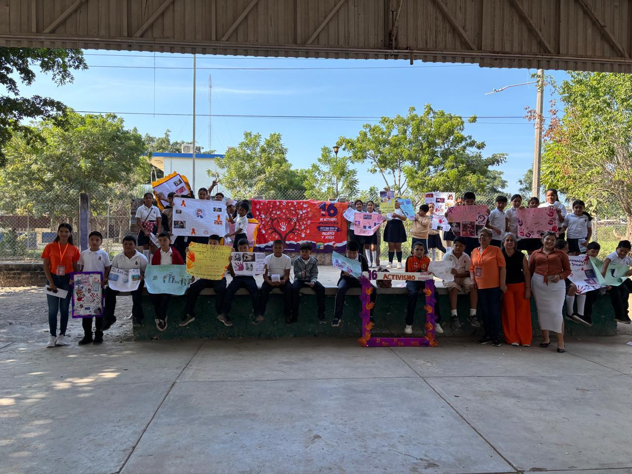 $!Conmemoran con carteles Día de la Eliminación de la Violencia contra la Mujer en Isla del Bosque, Escuinapa