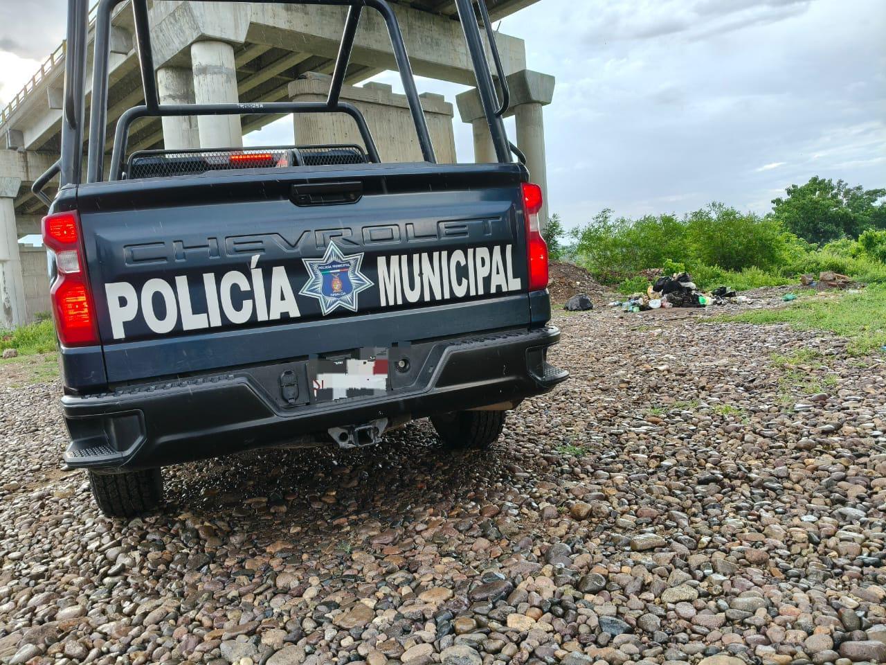 $!Hallan pasaportes colombianos y ropa táctica bajo el puente ubicado junto la cabecera de Rosario