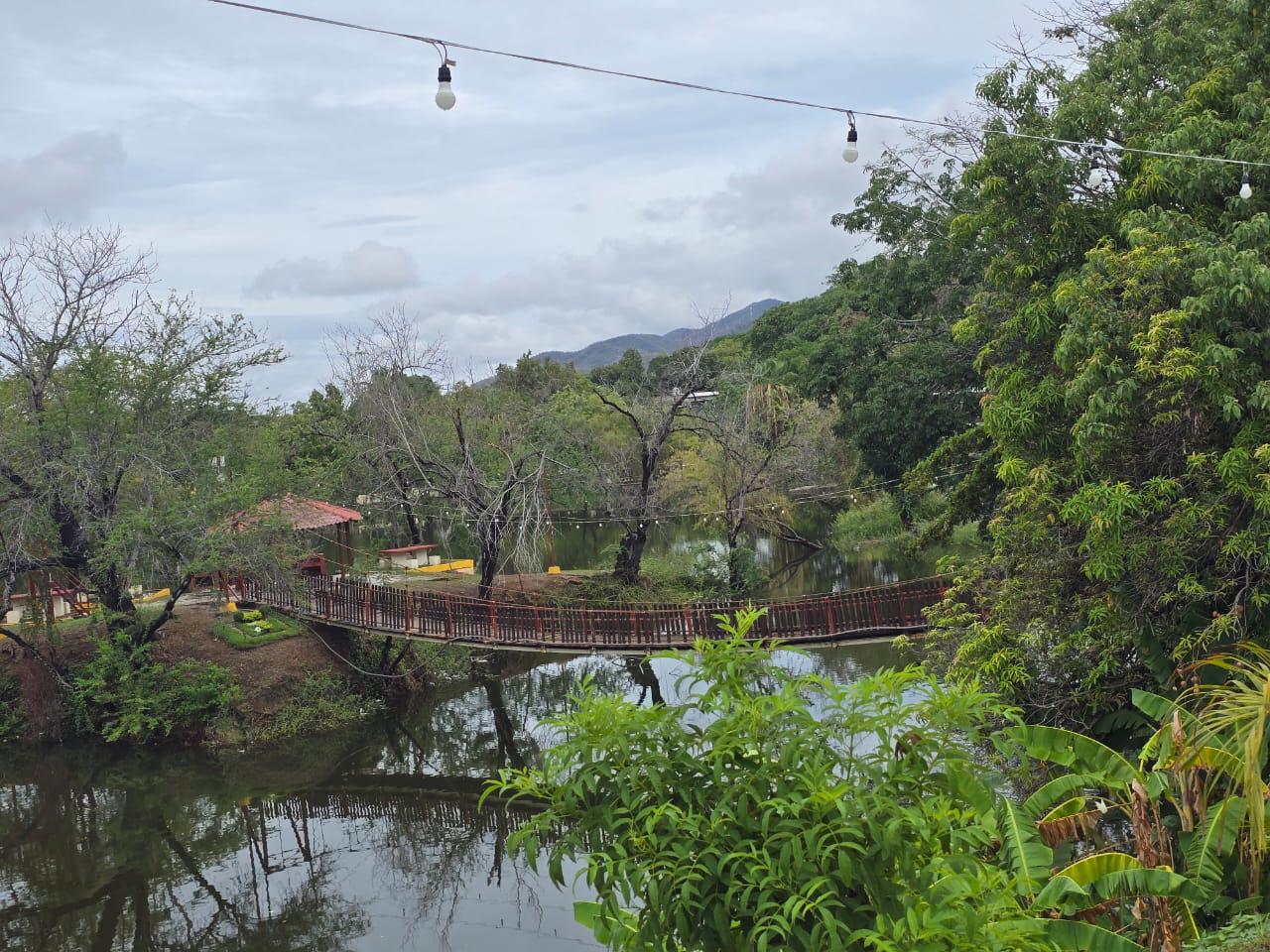 $!Trabajan para desfogar lagunas en la cabecera municipal de Rosario