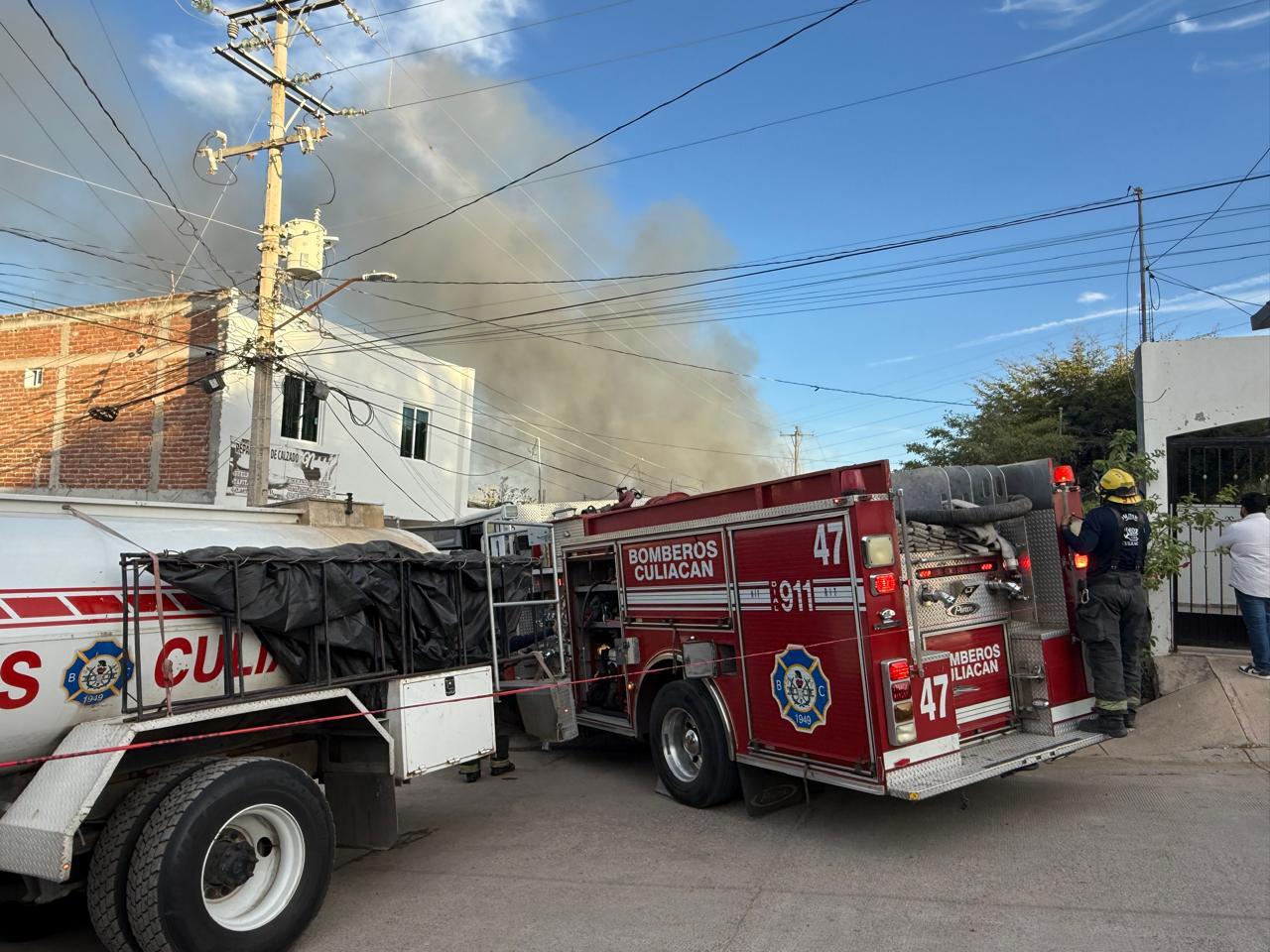 $!Incendio consume una vivienda en la colonia Grecia, al norte de Culiacán