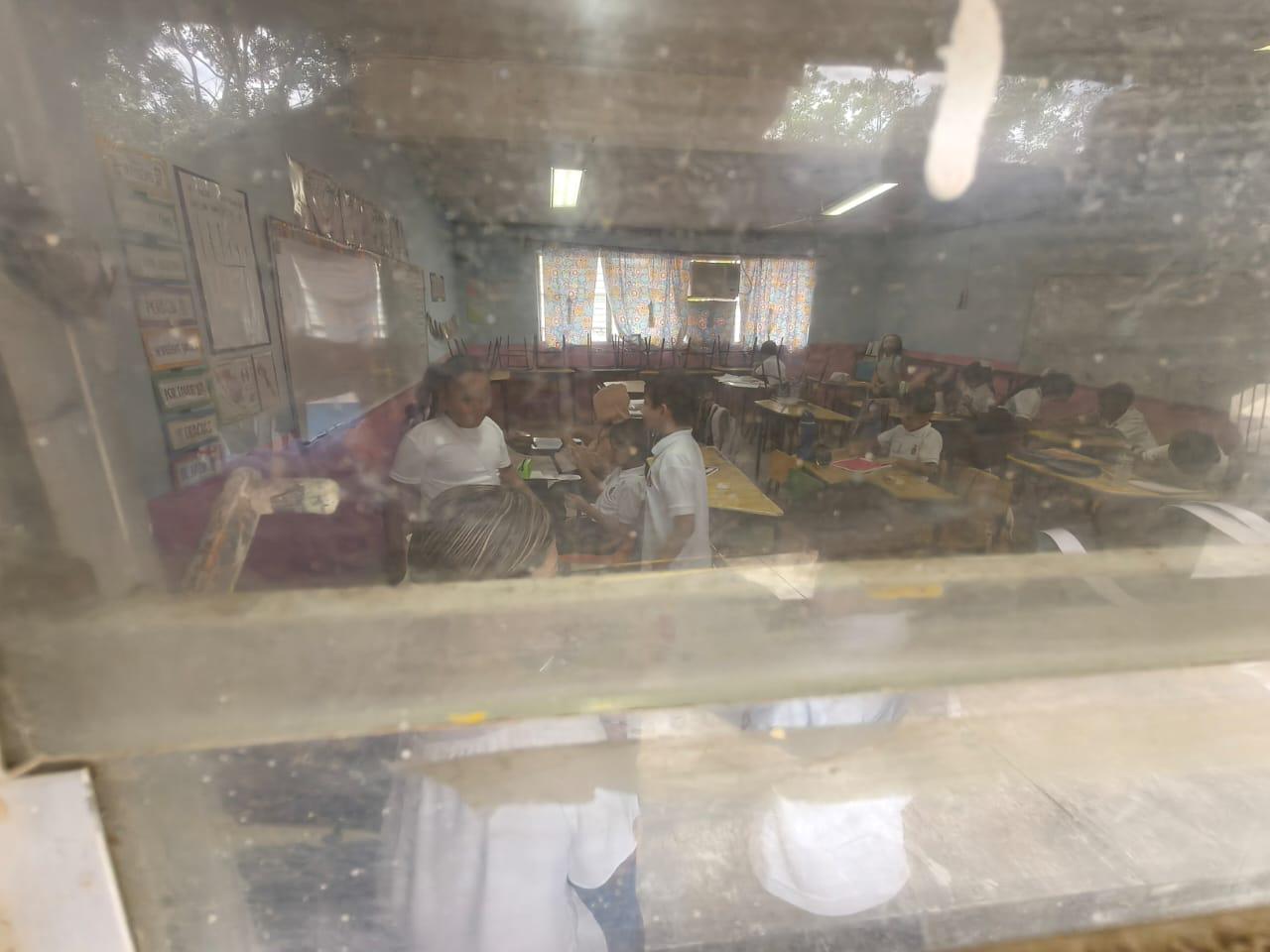 $!En primaria Niños Héroes de El Rosario esperan apoyos para atender ventanales y pisos