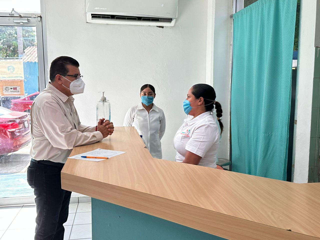 $!Recorre Alcalde de Mazatlán instalaciones del hospitalito
