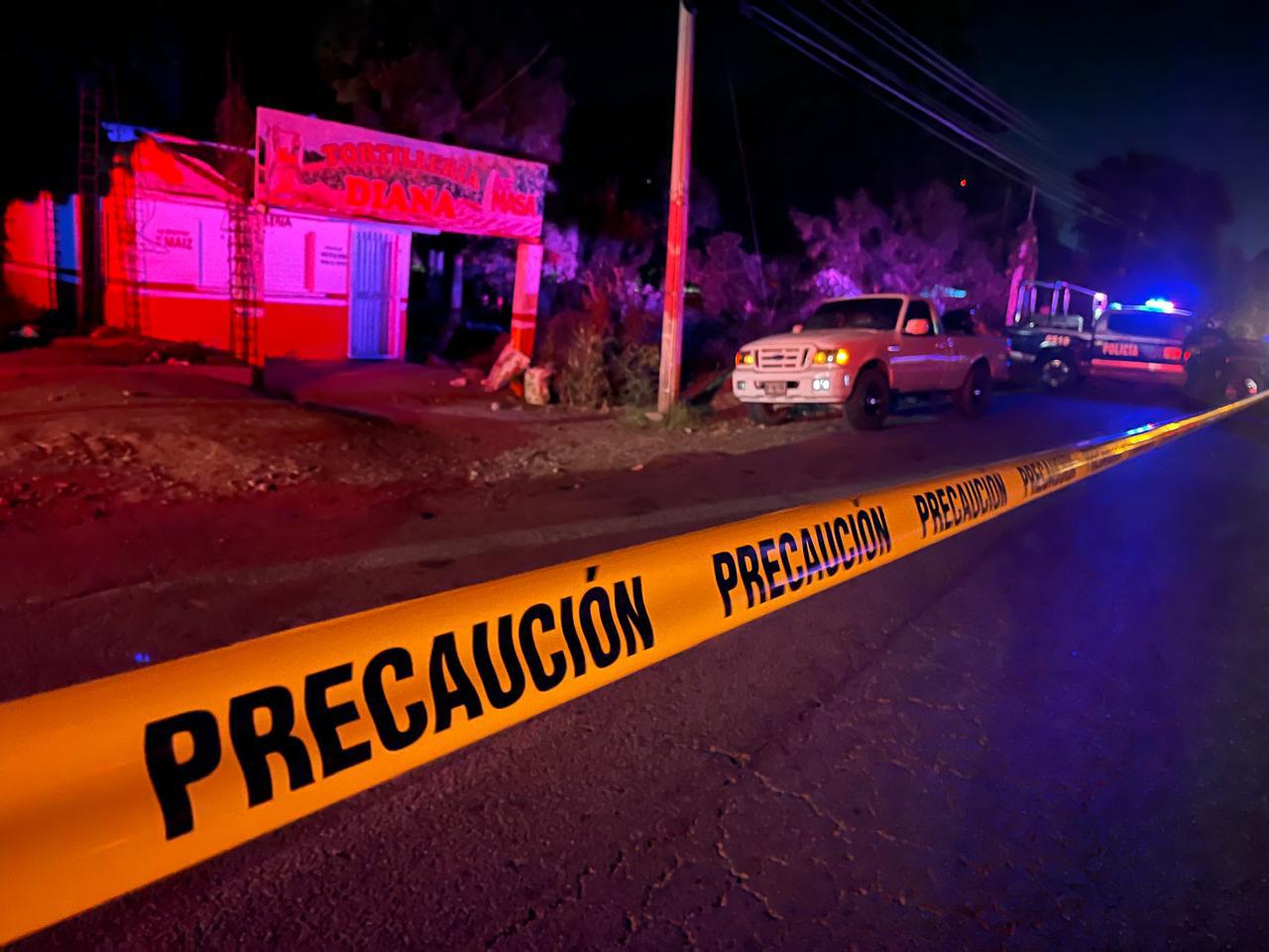$!Madre e hijo son atacados a balazos en Laguna de San Pedro, en Navolato