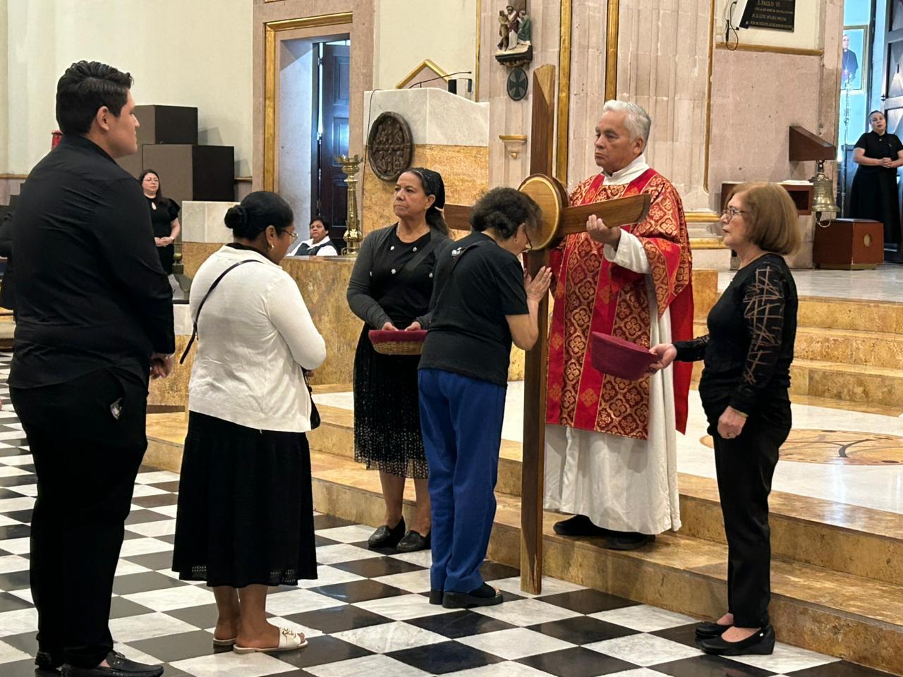 $!Viven en Culiacán el Viernes Santo; llama Obispo a reflexionar ante falta de amor en la ciudad