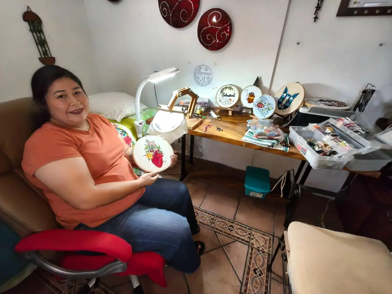 $!Entre puntadas de aguja e hilo, Ana Karen encontró en el bordado una forma de arte en Rosario