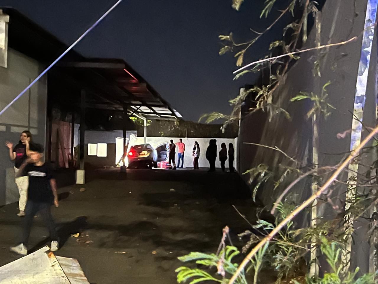 $!Mujer sufre problemas de salud al volante y choca contra vivienda en Culiacán