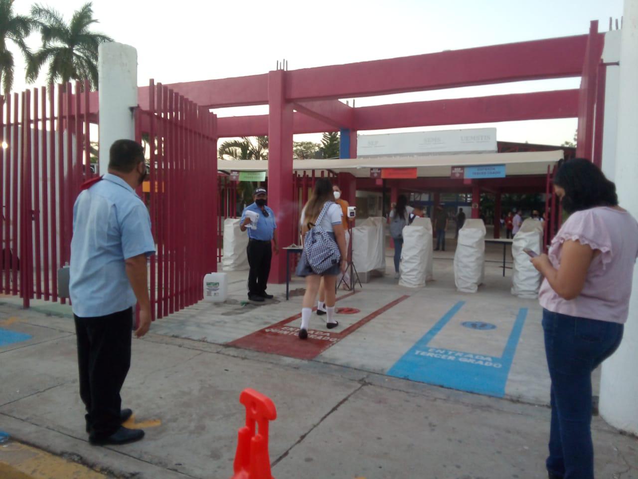 $!Con los protocolos sanitarios contra el Covid-19, el CBTIS 51 regresa a clases presenciales en Mazatlán