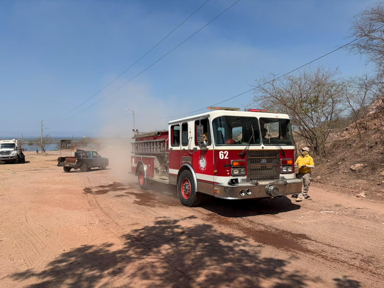 $!Continúa incendio en el Basurón de Mazatlán; tras 12 horas aún no logran sofocarlo
