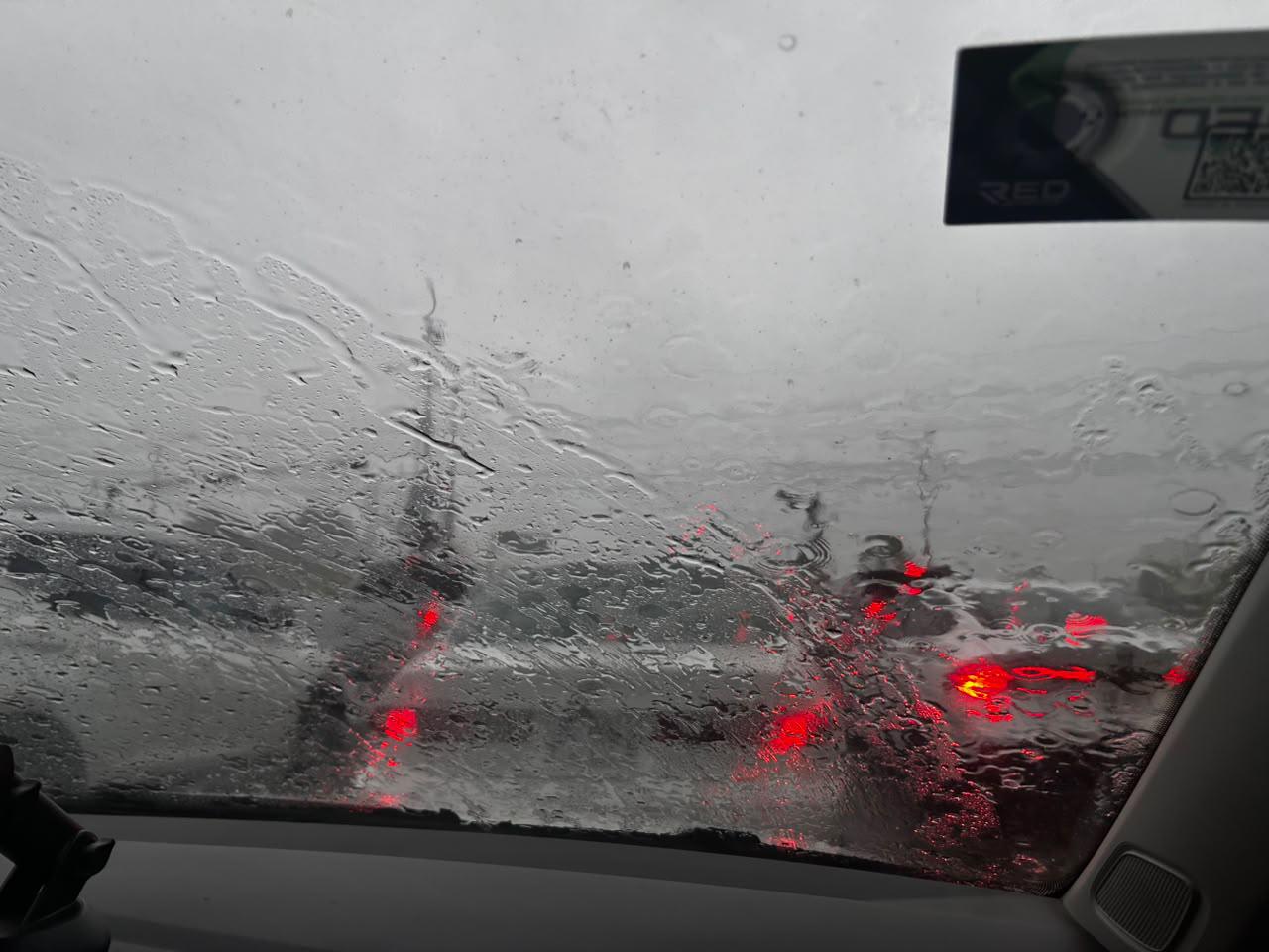 $!Fuerte lluvia se registra en Culiacán; reportan encharcamientos y baja visibilidad