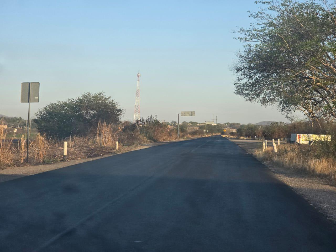 $!Denuncian vecinos que tras reencarpetado se olvidaron de trazar líneas en carretera México 15, a la altura de Rosario