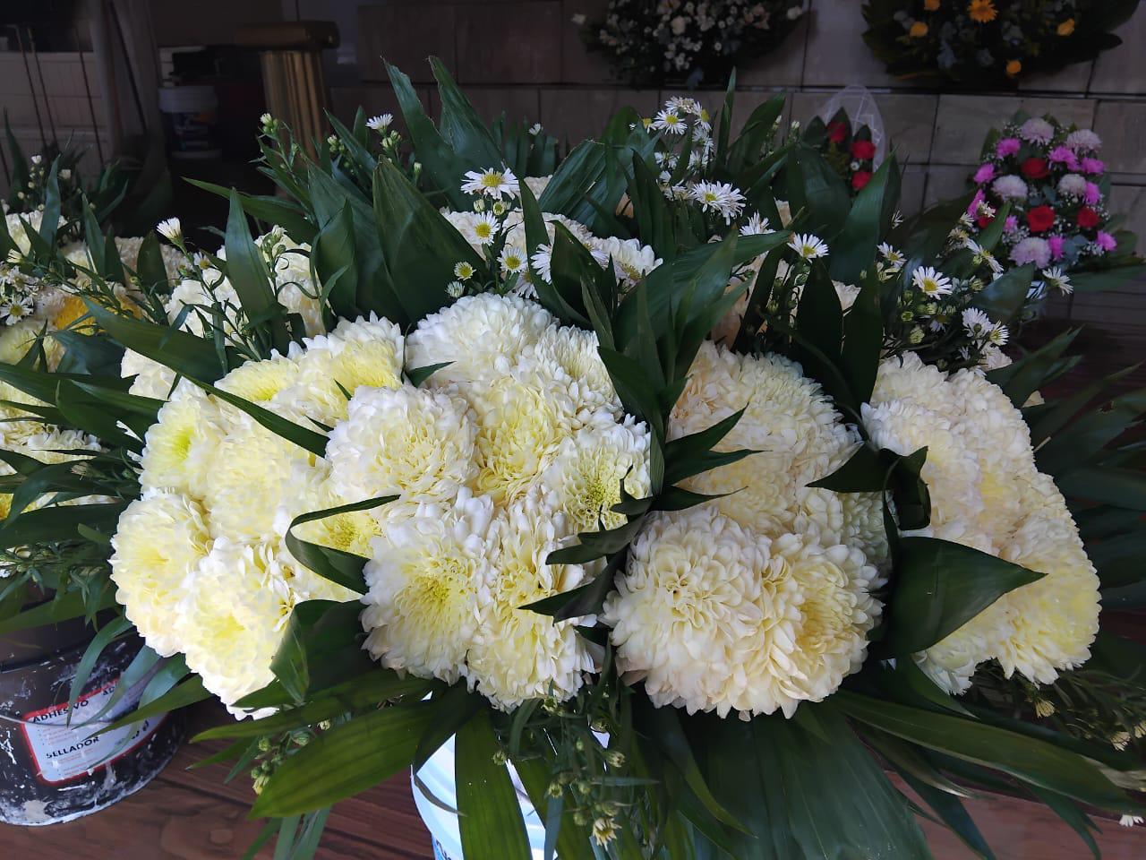 $!Mercado de las Flores en Mazatlán enfrenta retrasos previo al Día de Muertos