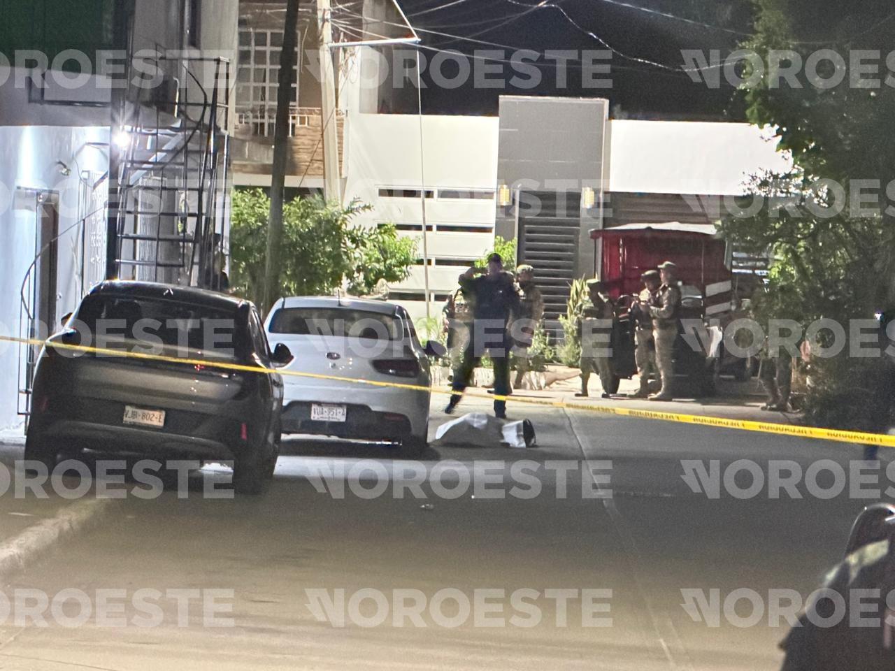 $!Muere un hombre tras ser atacado con ráfagas de fusil automático, en la Francisco Villa, en Mazatlán