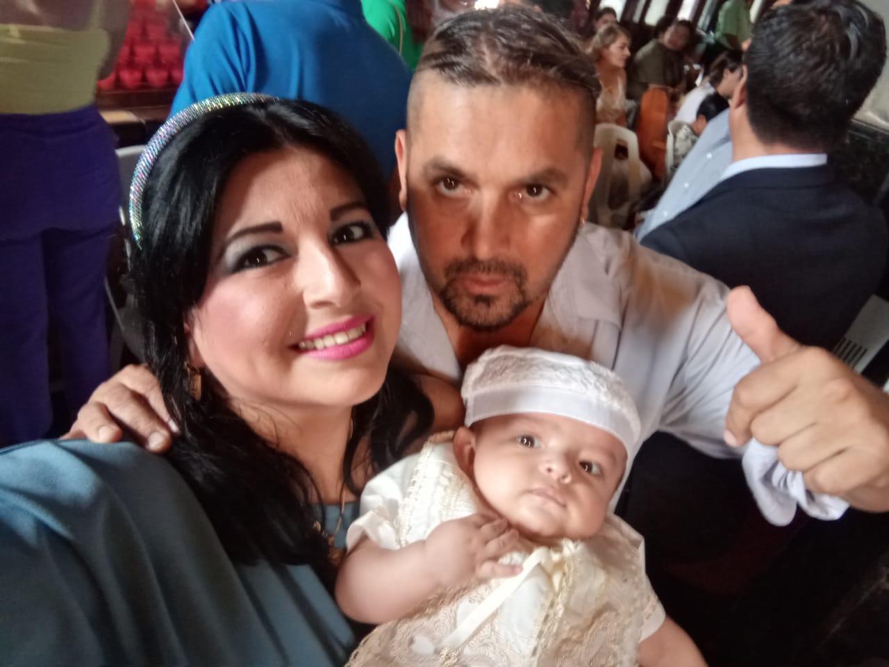 $!André junto a su mamá María Julieta y su tío, Miguel Ángel Rodríguez Lomelí.