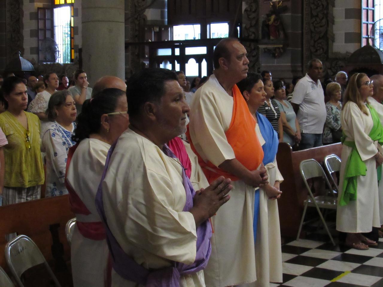 $!Llaman a vivir el amor y la humildad en misa de Jueves Santo en Catedral de Mazatlán