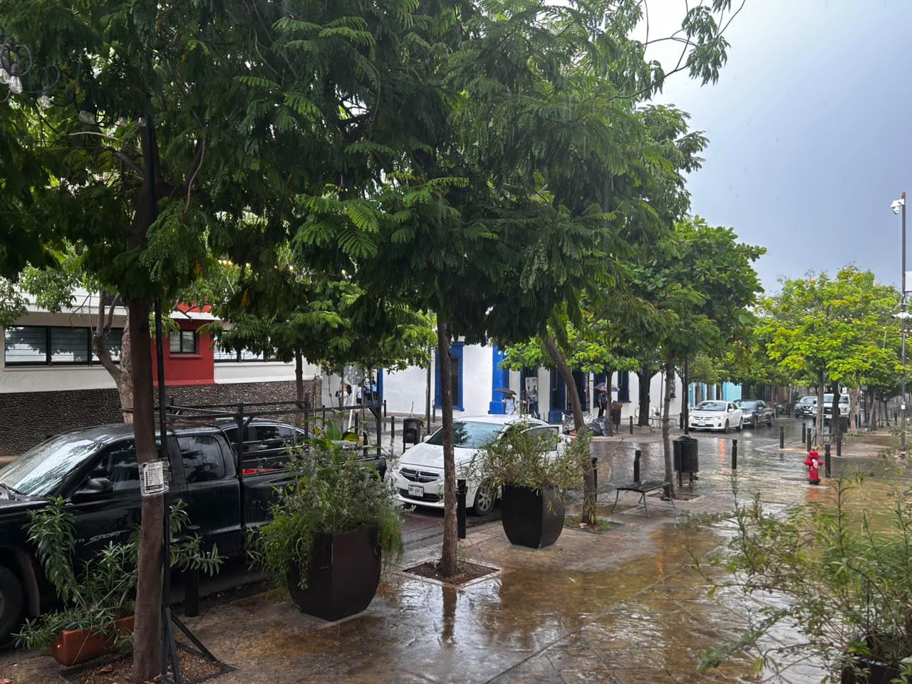 $!Se registran lluvias en el Centro de Culiacán; Protección Civil prevé posibles cambios de intensidad