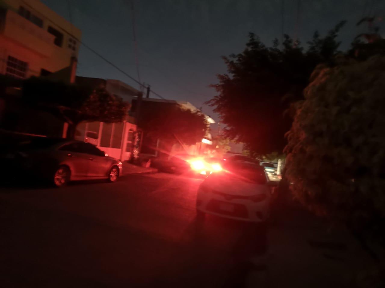 $!Por varias horas se quedaron sin luz el pasado domingo en el fraccionamiento Jacarandas.