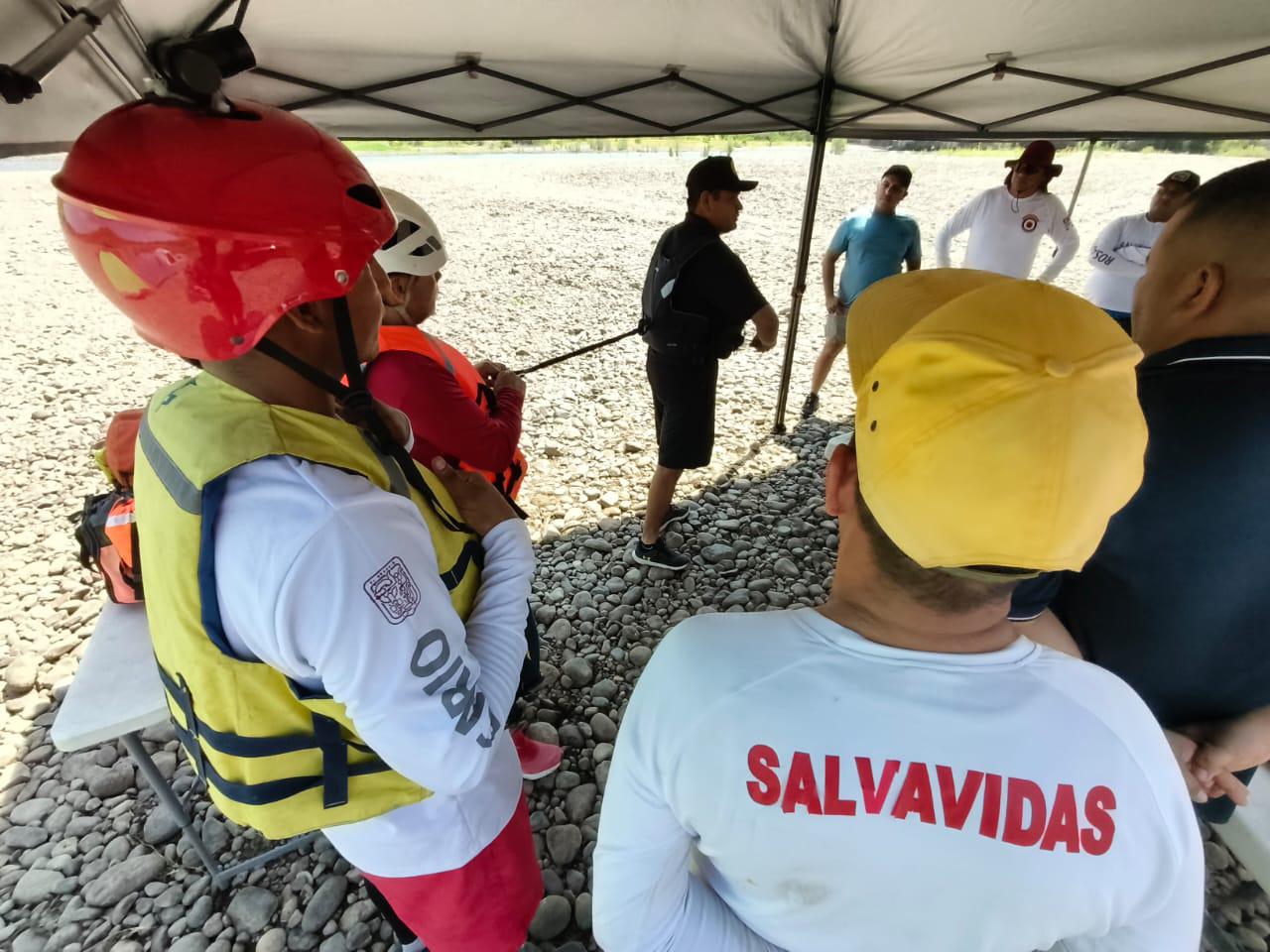 $!Capacitan a elementos de Protección Civil Rosario para atención en inundaciones y aguas rápidas