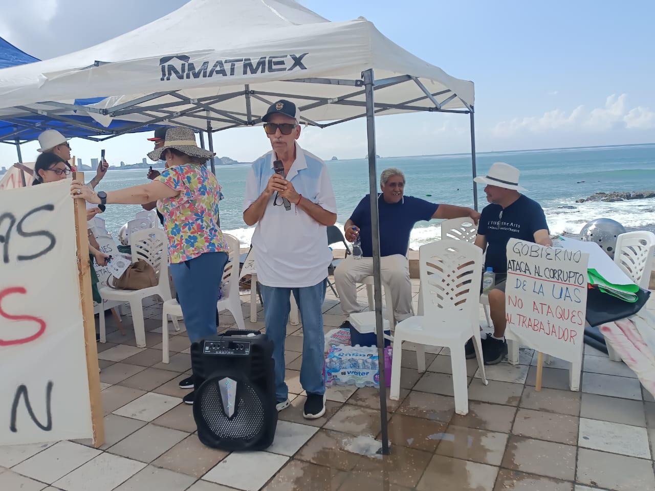 $!Realizan Jubilados de la UAS nuevo plantón en Mazatlán; ahora en la zona turística