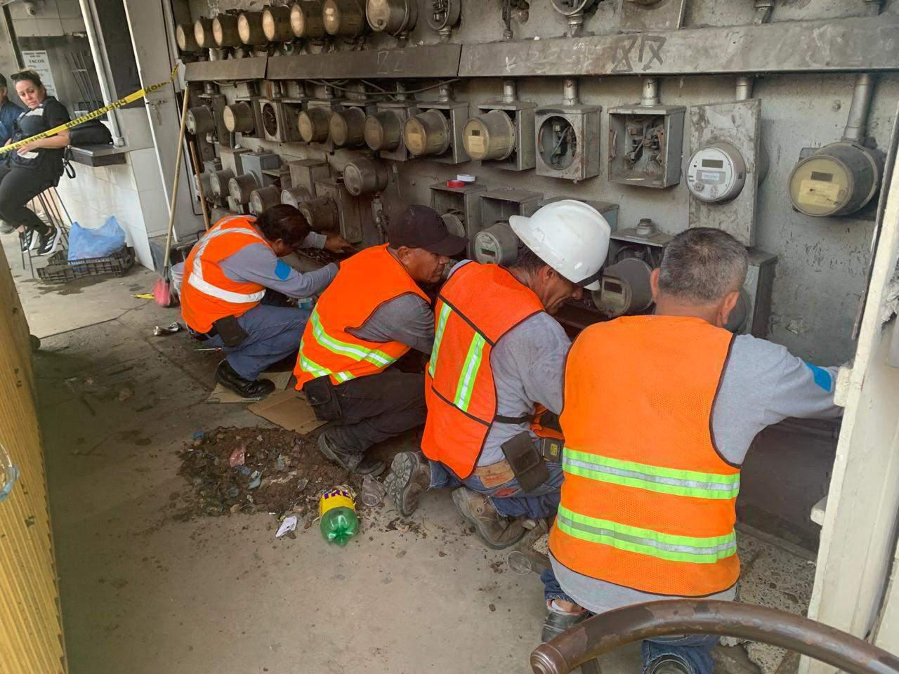 $!Se registra conato de incendio en área de medidores del Mercado Pino Suárez, en Mazatlán