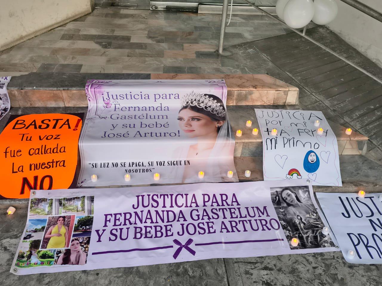 $!Exigen justicia por el asesinato de María Fernanda y su bebé en Los Mochis