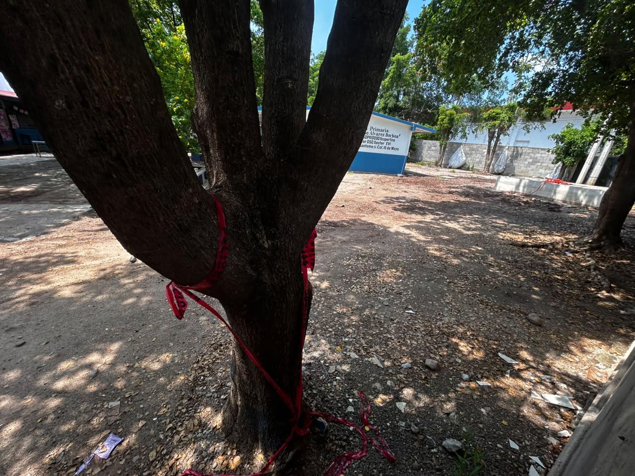 $!Exigen madres de familia reparar instalaciones eléctricas tras muerte de mujer en escuela de Culiacán