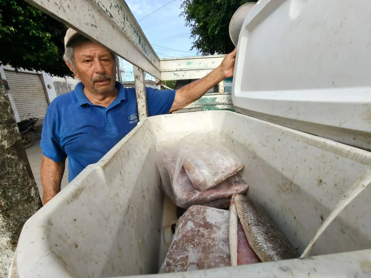 $!Guadalupe y Victoria recorren los pueblos de Rosario para ofrecer pescado fresco