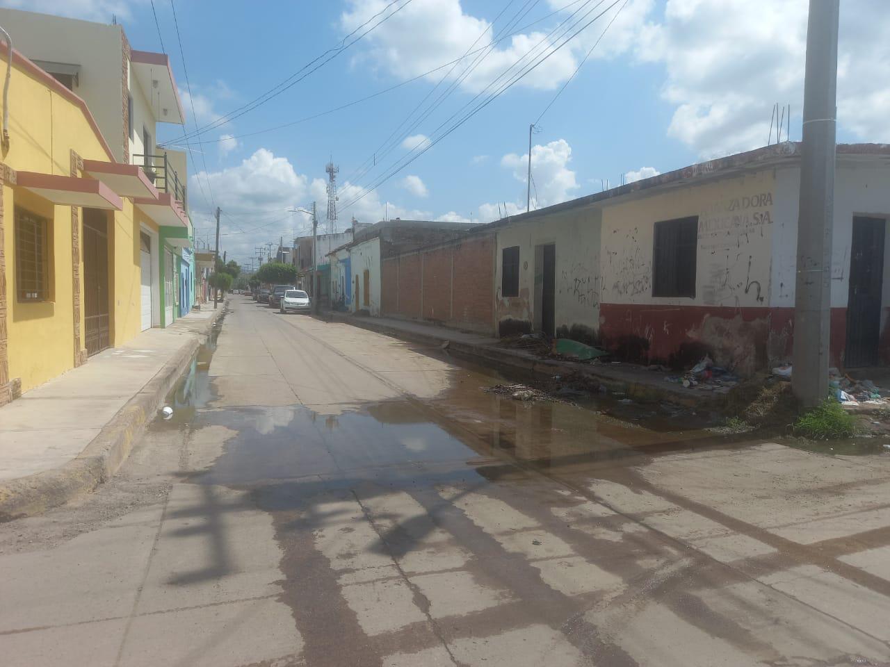 $!Falta camión para combatir aguas negras en Escuinapa; lo tienen rentado en Nayarit