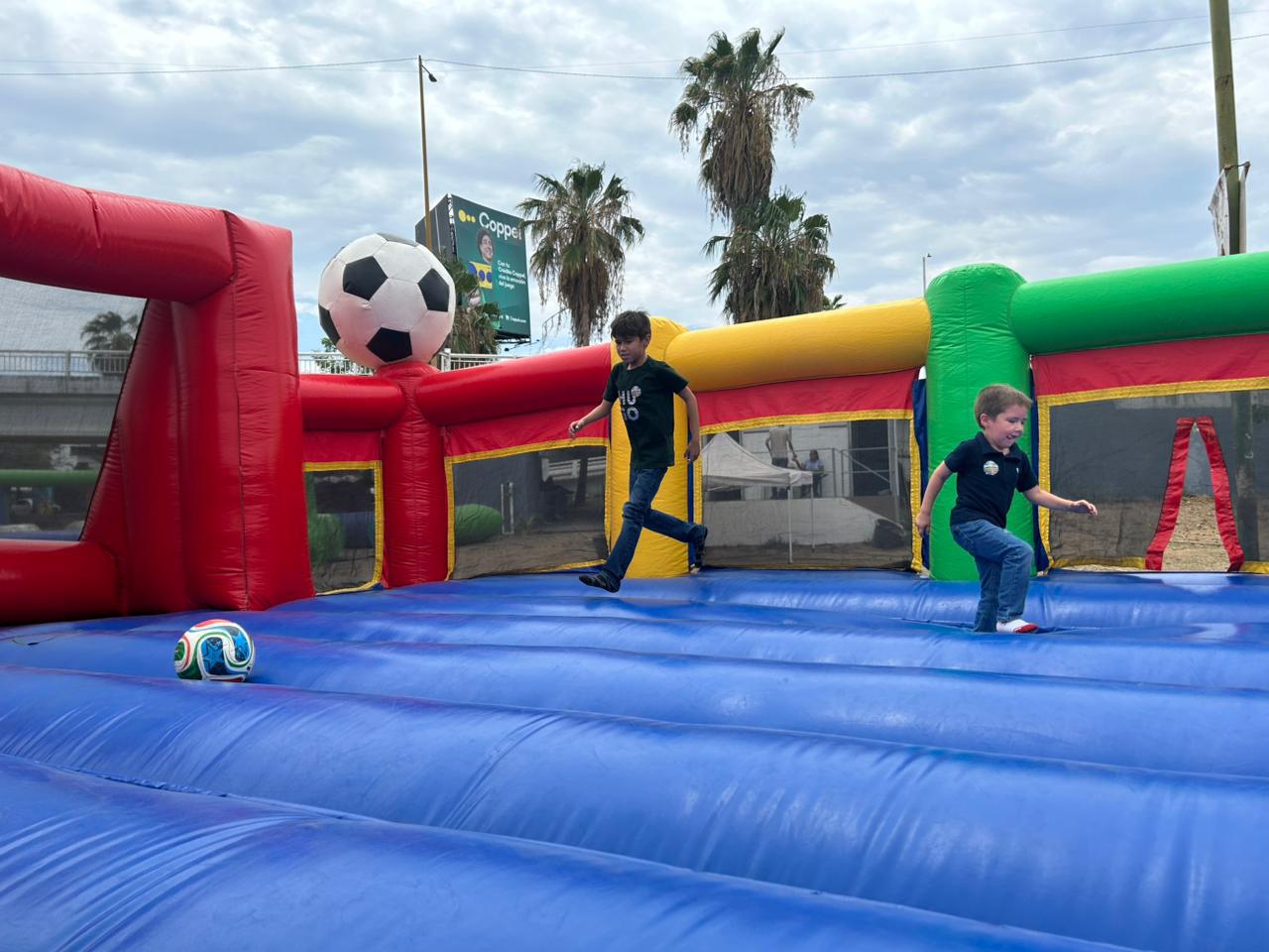 $!‘Culiacán, la Fiesta del Futbol’ reúne a miles en el Parque Acuático
