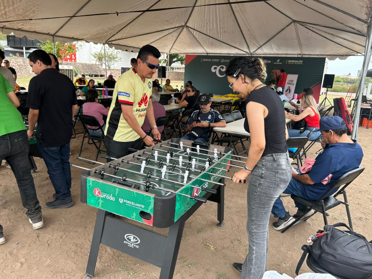$!‘Culiacán, la Fiesta del Futbol’ reúne a miles en el Parque Acuático