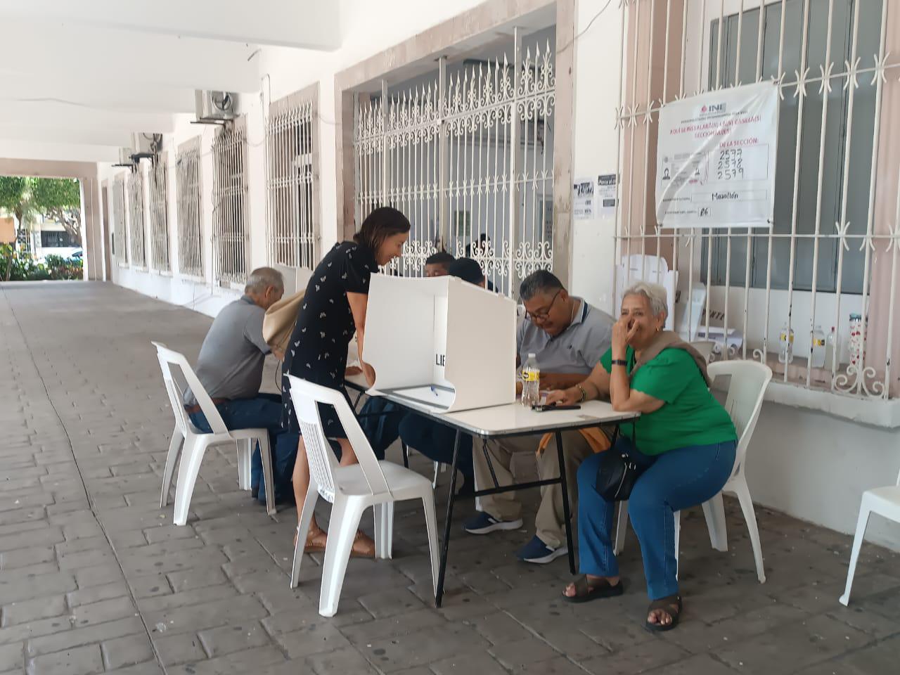 $!Registra baja afluencia en elección judicial casilla ubicada en Palacio Municipal de Mazatlán